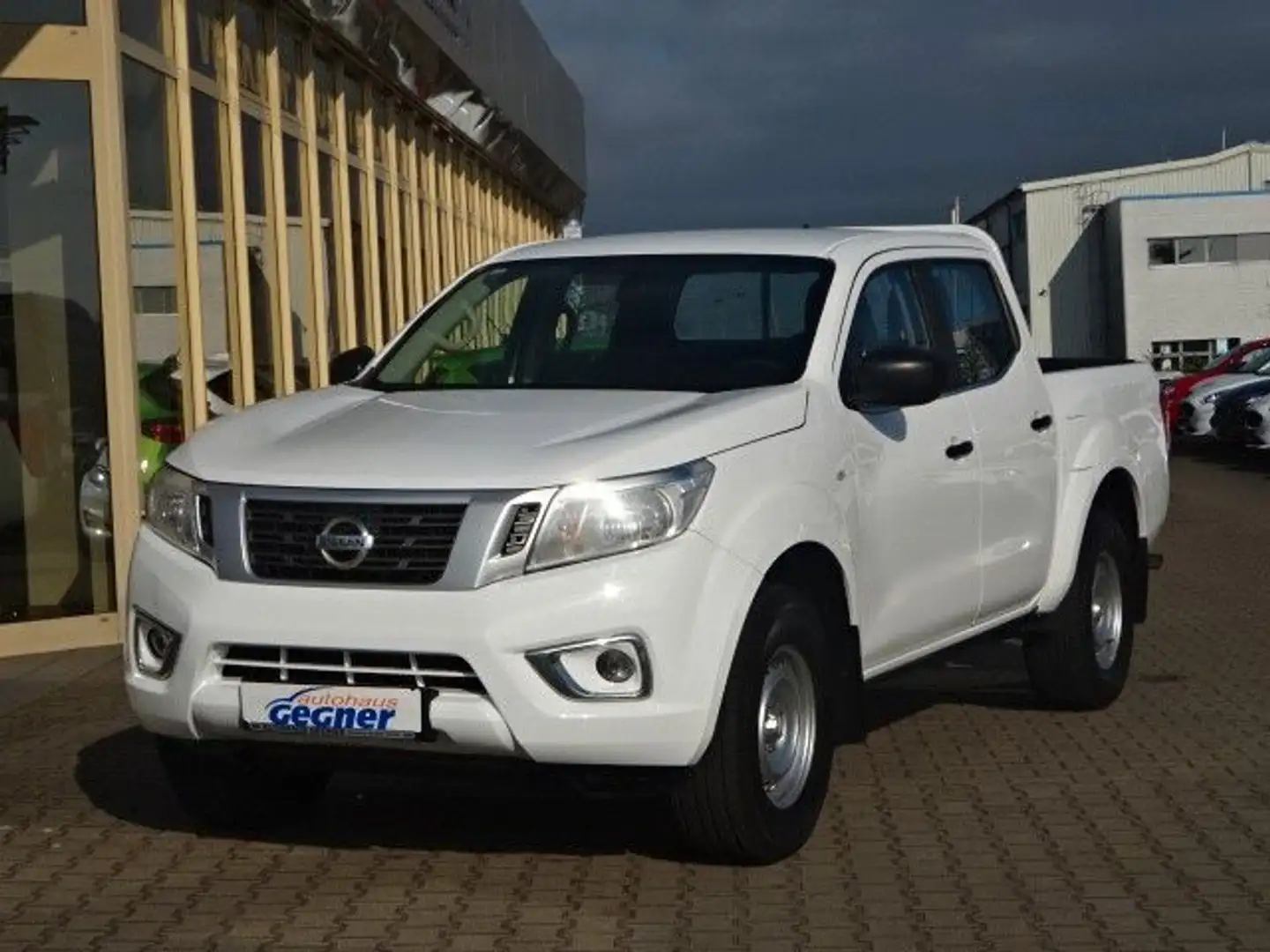 Nissan Navara Double Cab 163PS 4x4 Visia Klima Weiß - 2