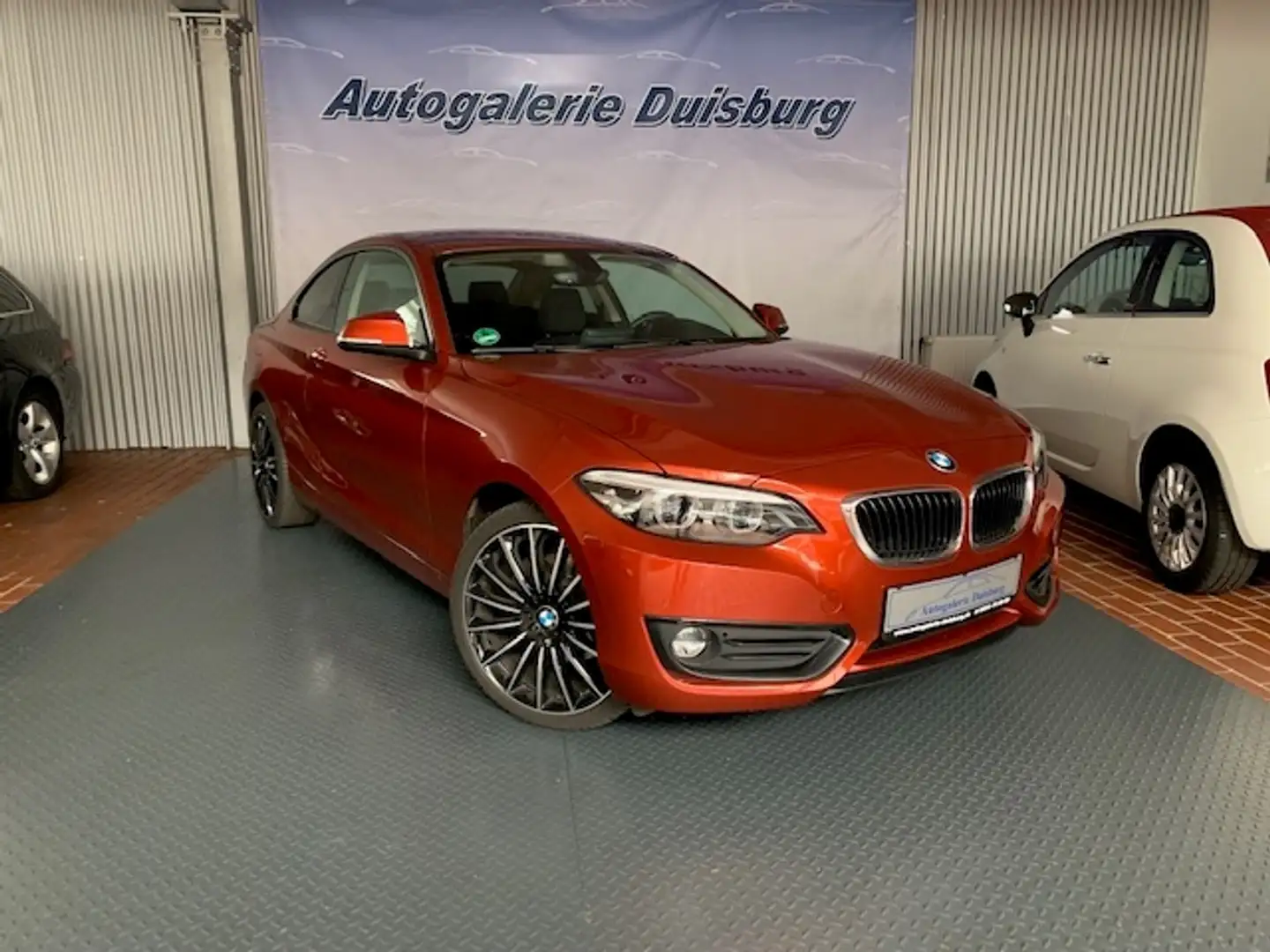 BMW 220 i Advantage Kamera Navi Keyless e-Sitze PDC Sportl Oranje - 2