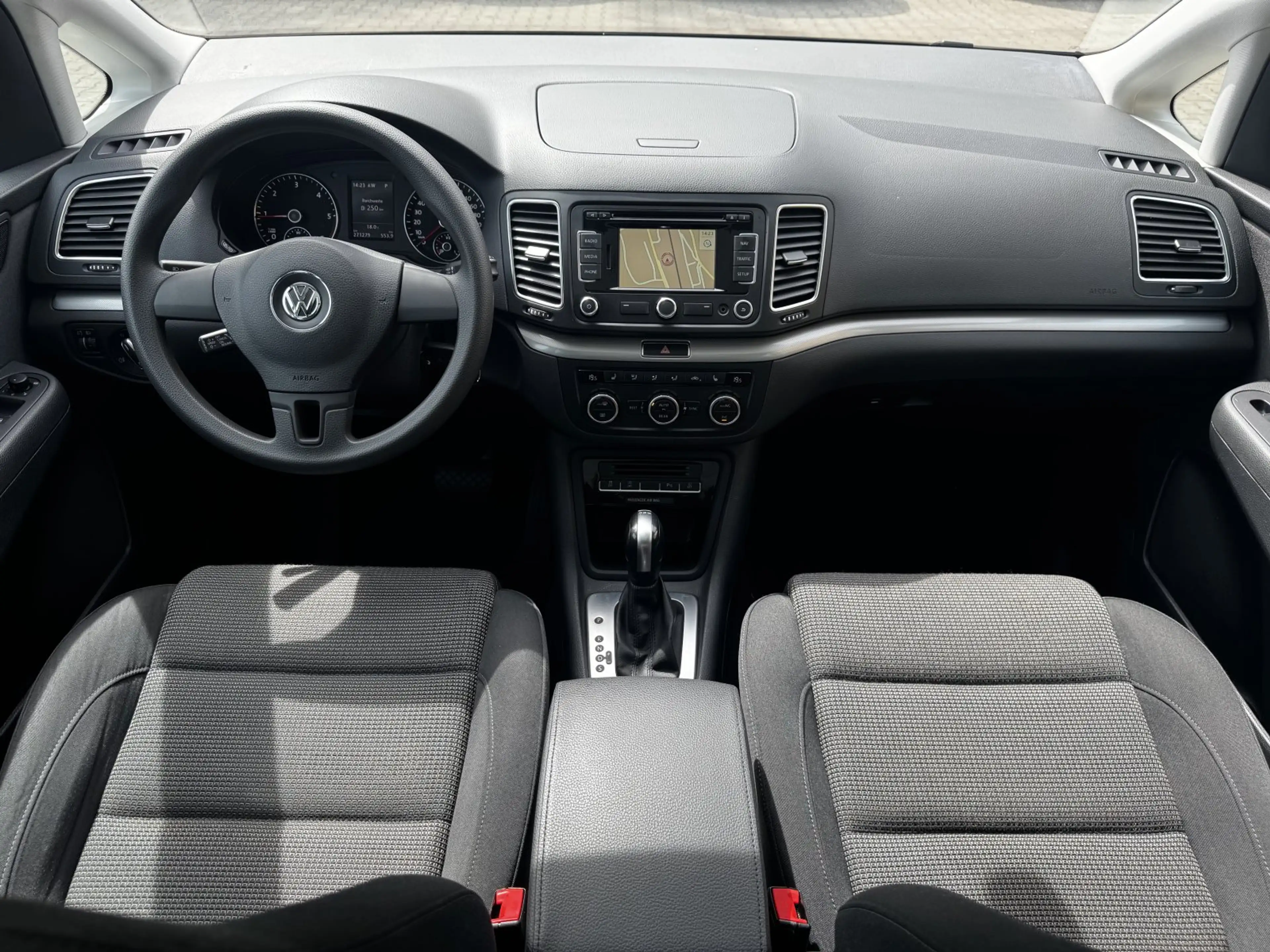 Volkswagen Sharan Comfortline 2.0 TDI +DSG+7-SITZER+NAVI+ — photo 13