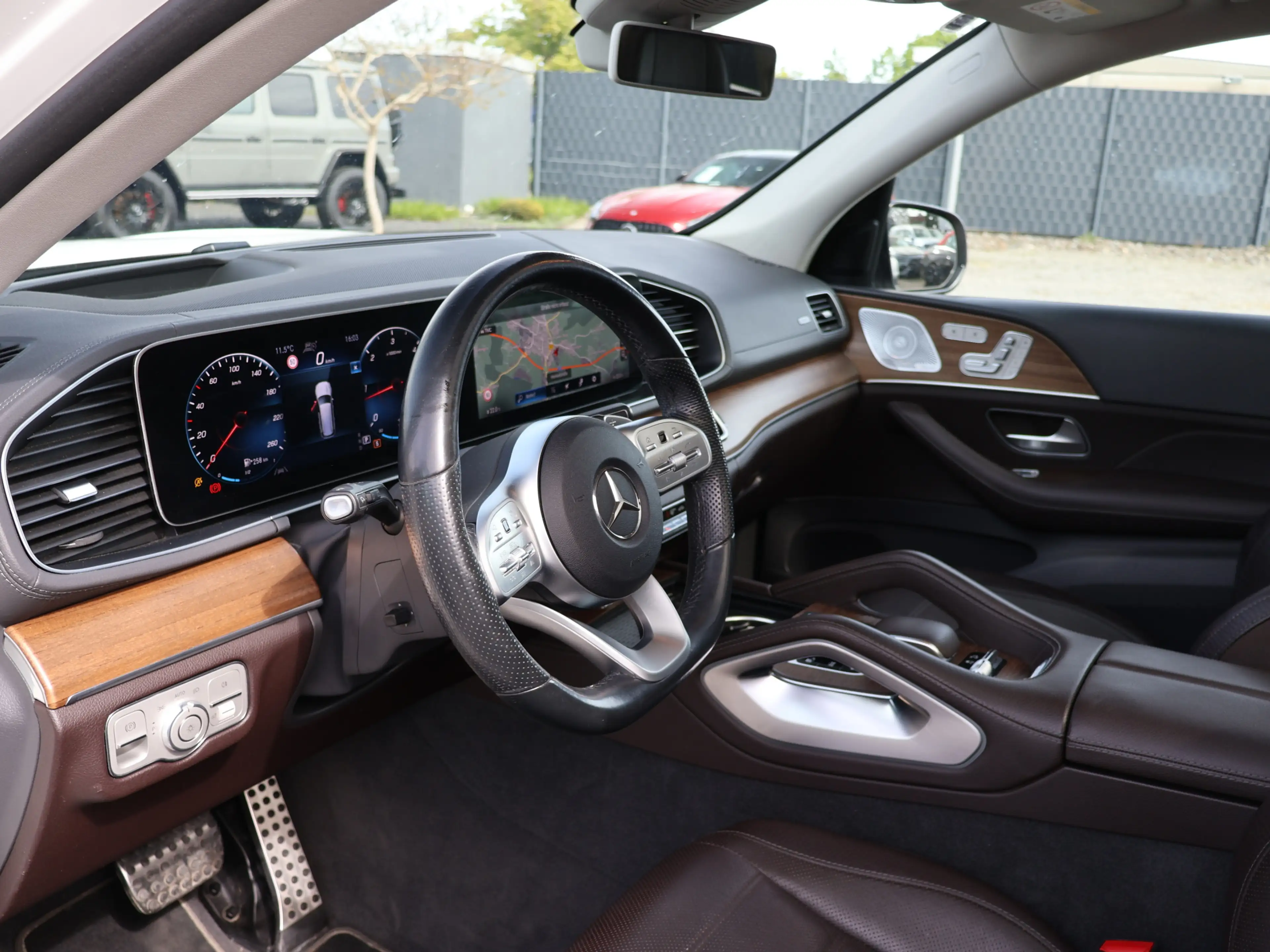 Mercedes-Benz GLS 400 d 4M AMG-NightPaket-KeyGo-SoftClose-AHK — photo 13