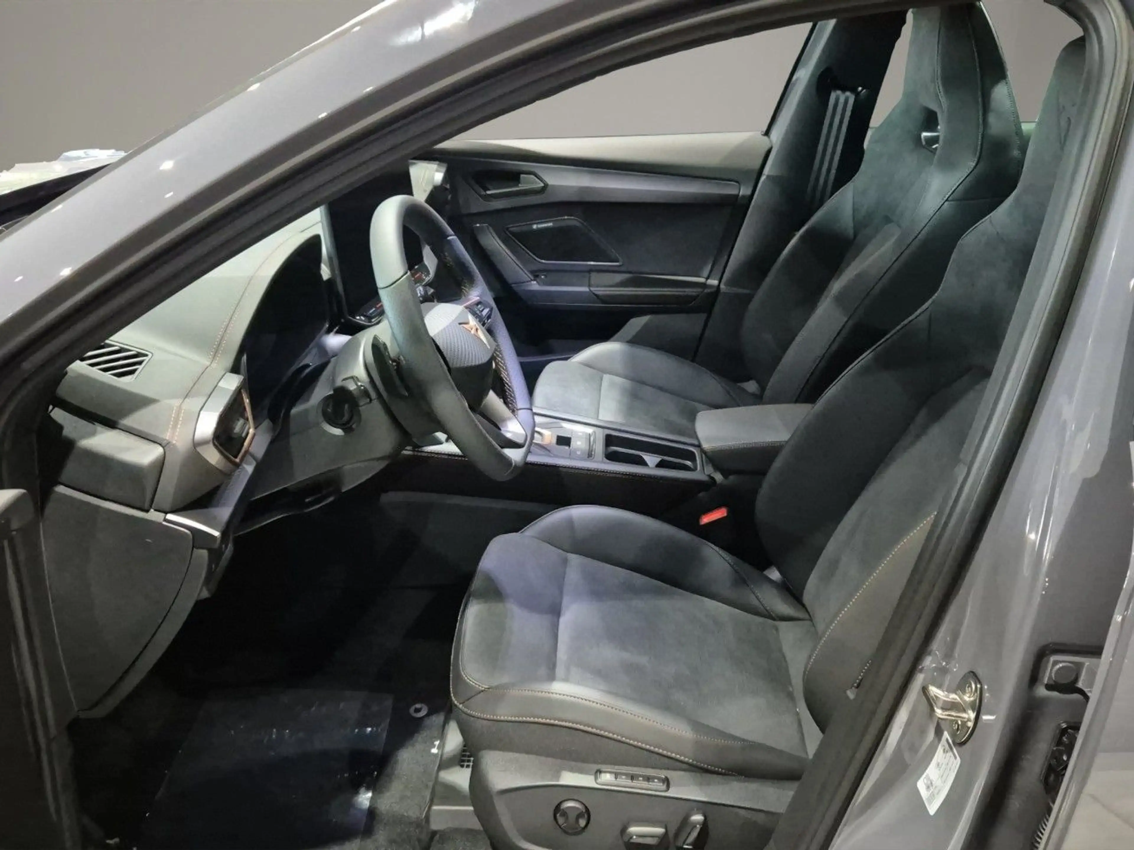 CUPRA Formentor VZ e-Hybrid Black Edition AHK Panorama — photo 6