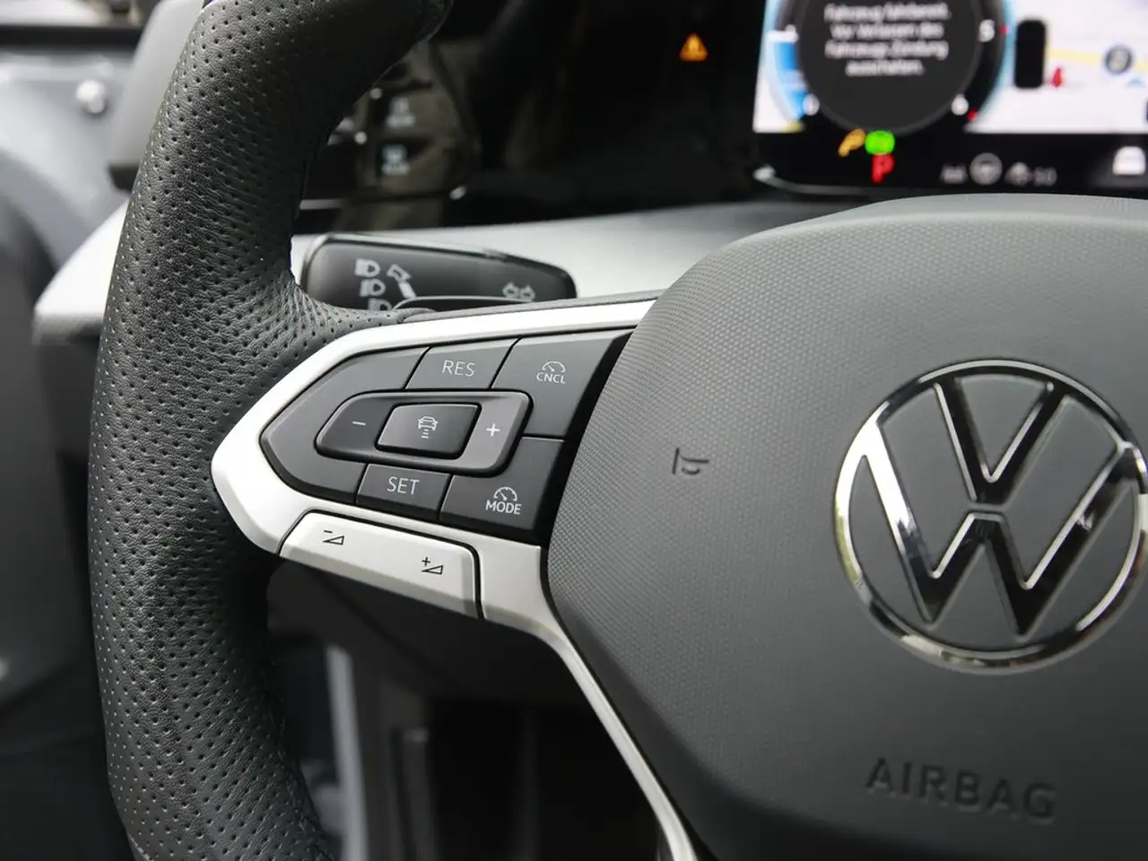 Volkswagen Golf Variant 2.0 TDI DSG R-Line Black Style AHK, 360°Kam., P... 16
