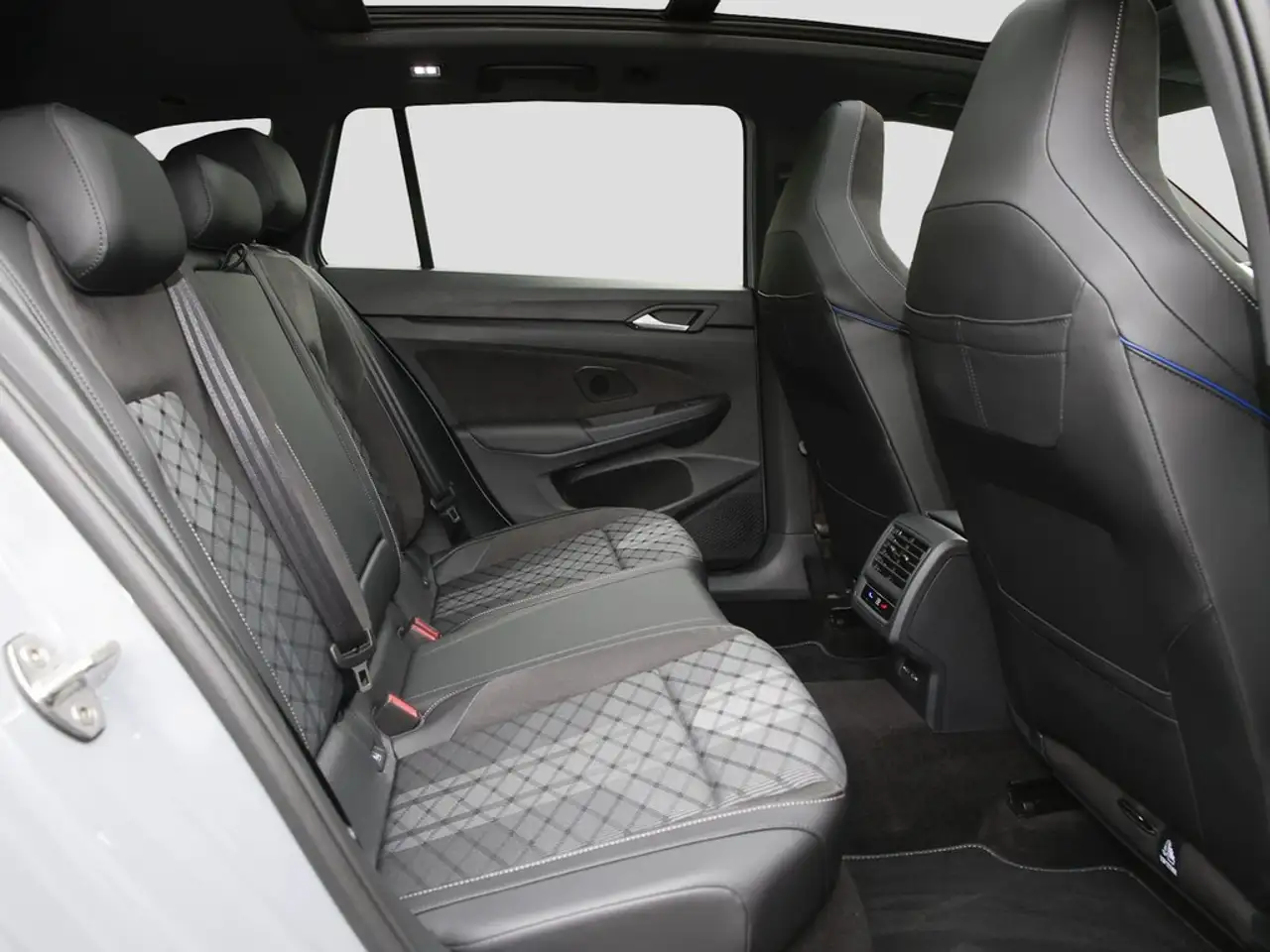 Volkswagen Golf Variant 2.0 TDI DSG R-Line Black Style AHK, 360°Kam., P... 10