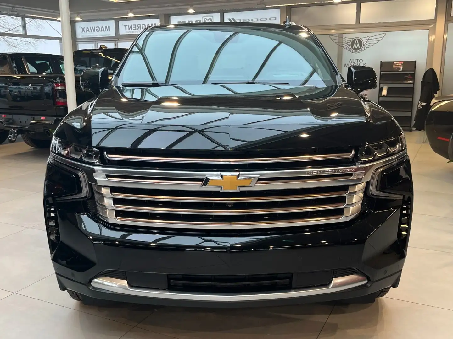 Chevrolet Suburban High Country 6.2 LPG*AHK*Pano*360° Schwarz - 2