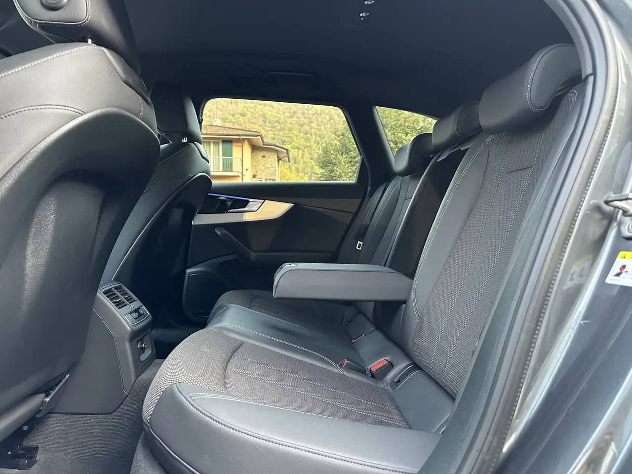 Audi A4 A4 V 2022 Avant Avant 35 2.0 tdi mhev S Line edition 163cv s-tronic 9