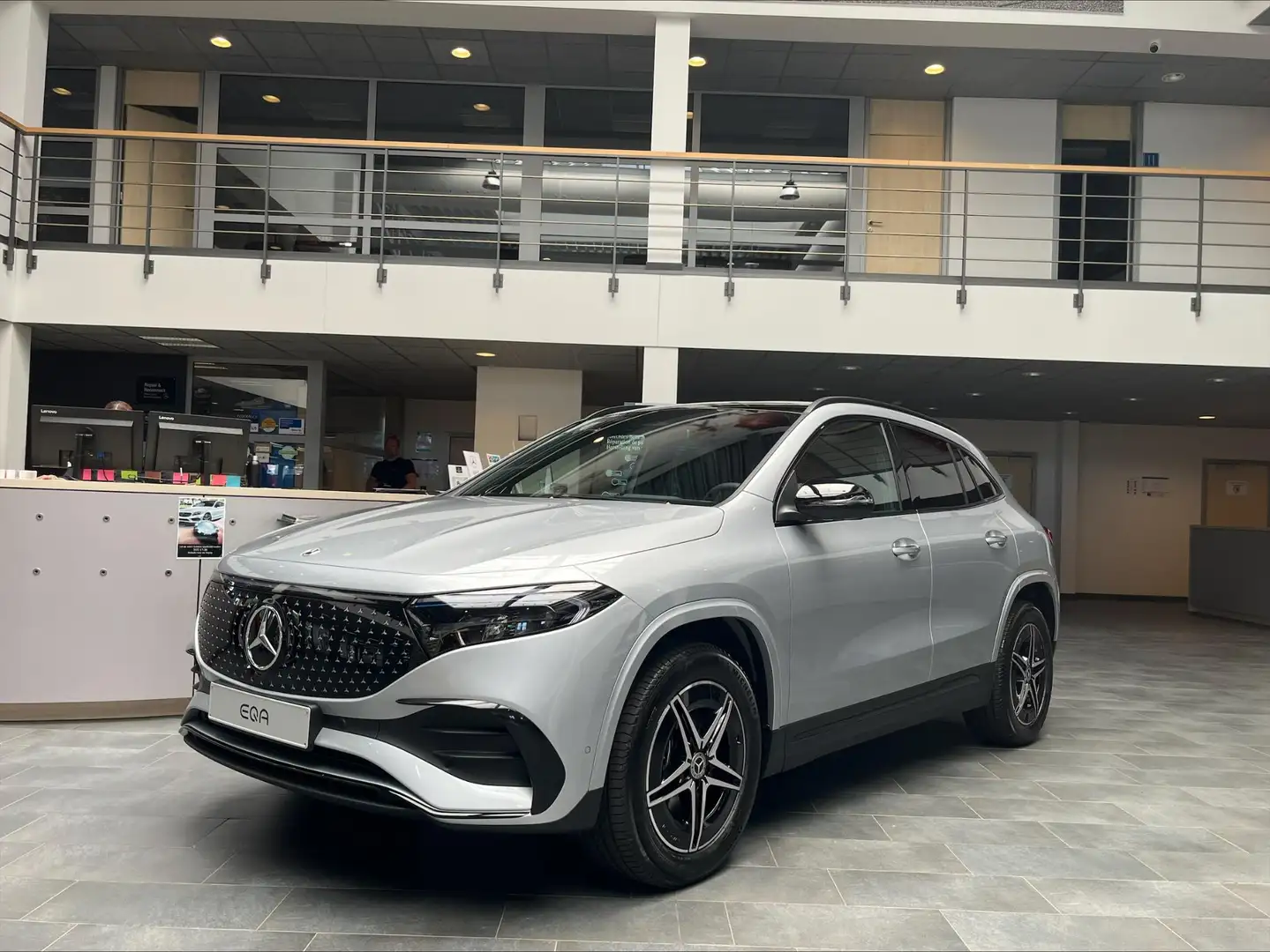 Mercedes-Benz EQA 250 EQA 250+ Business Star Edition Zilver - 1
