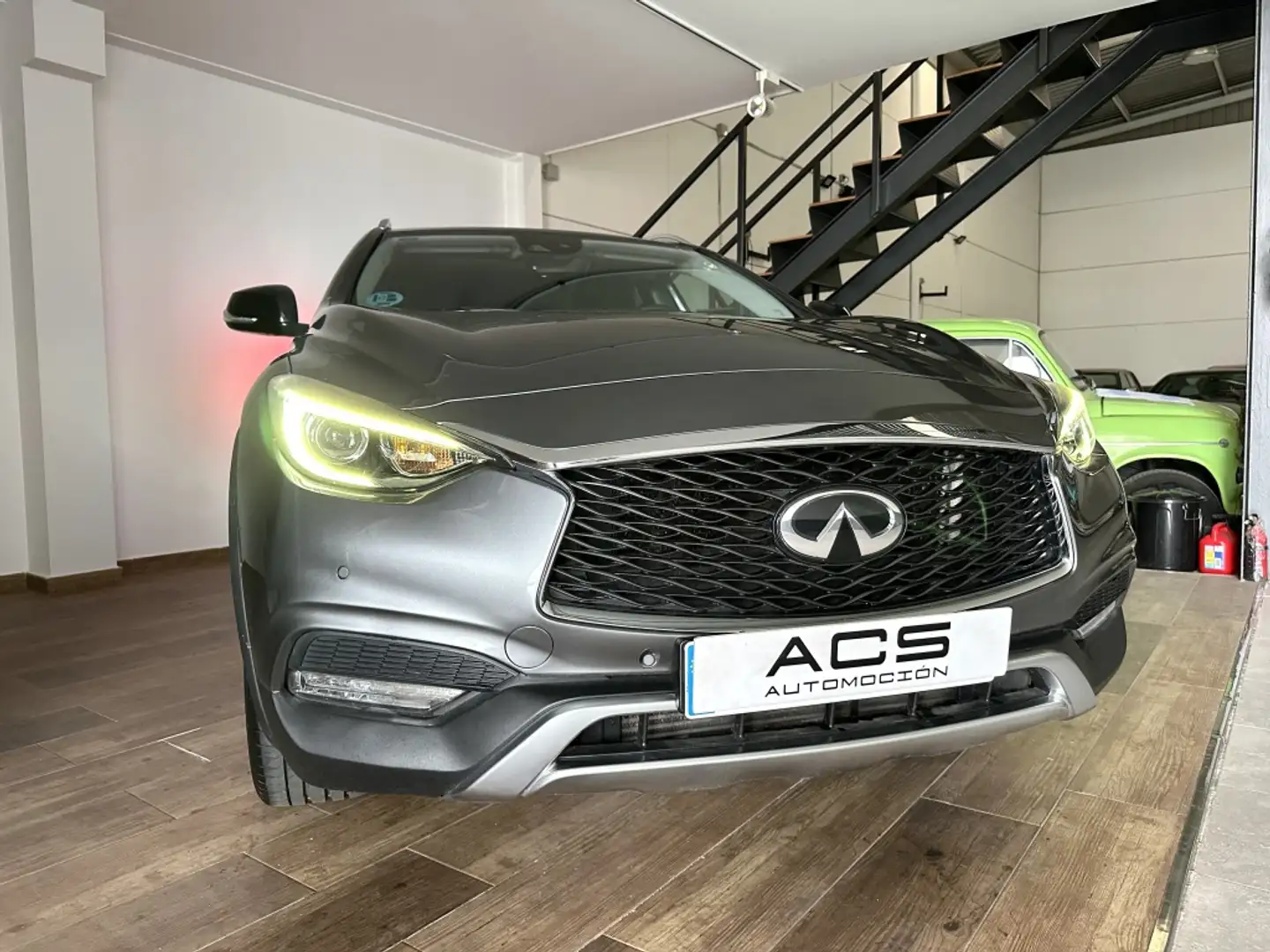 Infiniti QX30 2.2d Premium Tech AWD 7DCT Gris - 2