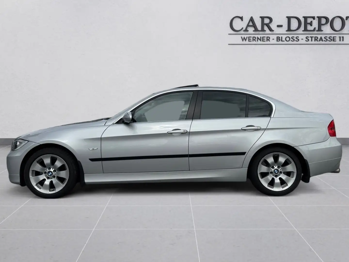 BMW 330 Lim. 330i xDrive*NAV*S-DACH*AUOTMA.*PDC*SHZ* Silber - 2