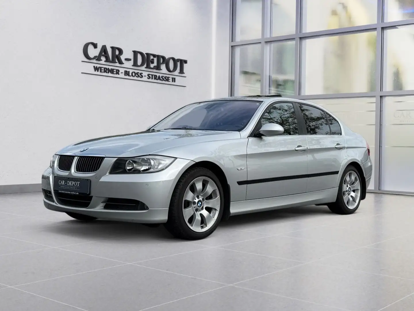 BMW 330 Lim. 330i xDrive*NAV*S-DACH*AUOTMA.*PDC*SHZ* Silber - 1