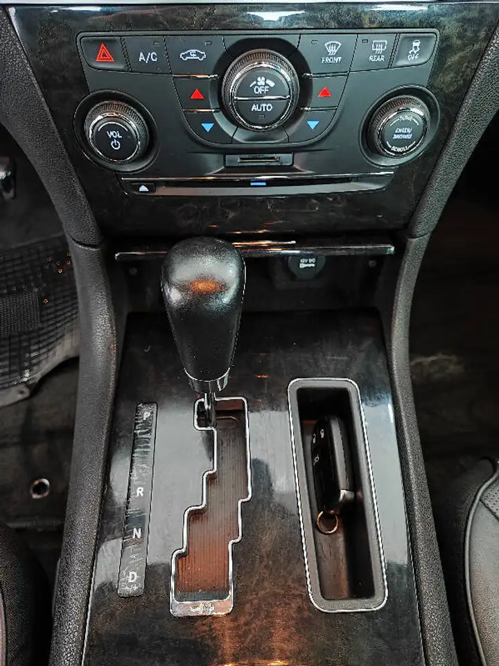 LANCIA THEMA 3.0 V6 MJT 239ch PLATINUM BVA - CUIR - SIÈGES CHAUFFANTS ET VENTILÉS - VOLANT CHAUFFANT - CAMÉRA DE RECUL