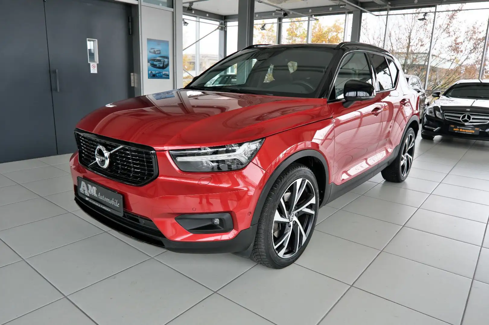 Volvo XC40 R-Design AWD Xenium H/K IntelliSafePro LED Rot - 1