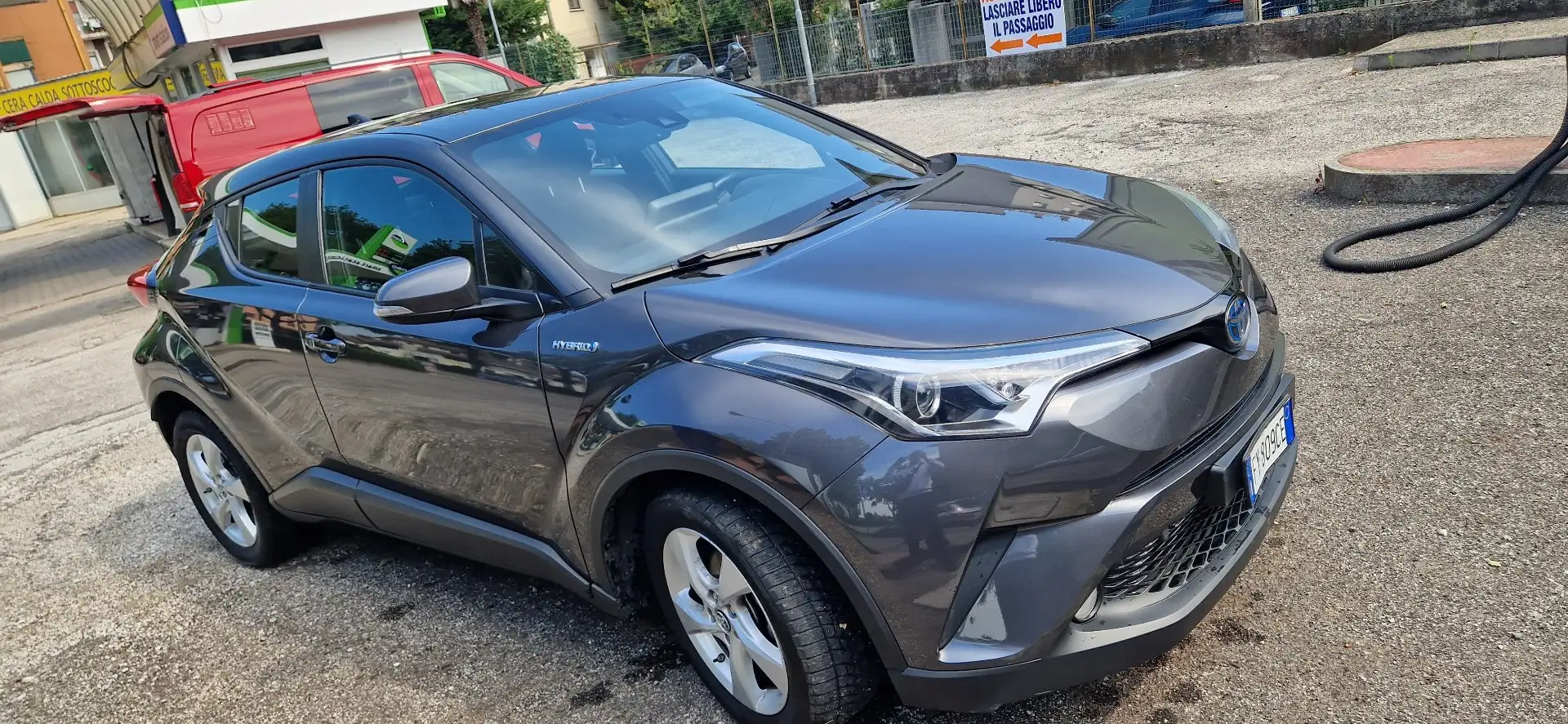 Toyota C-HR 1.8h Dynamic 2wd e-cvt Grigio - 1
