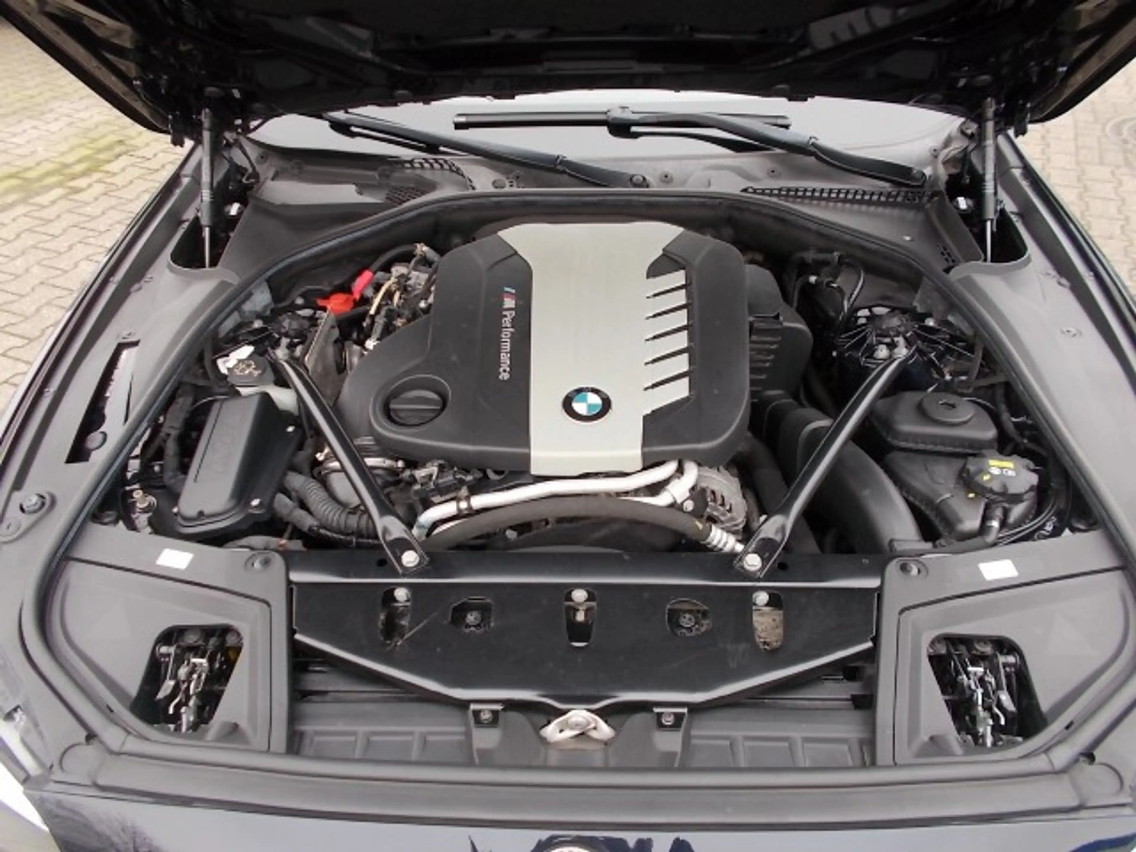 BMW M550 M550d x-Drive, Leder Navi Xenon Kardon — photo 10