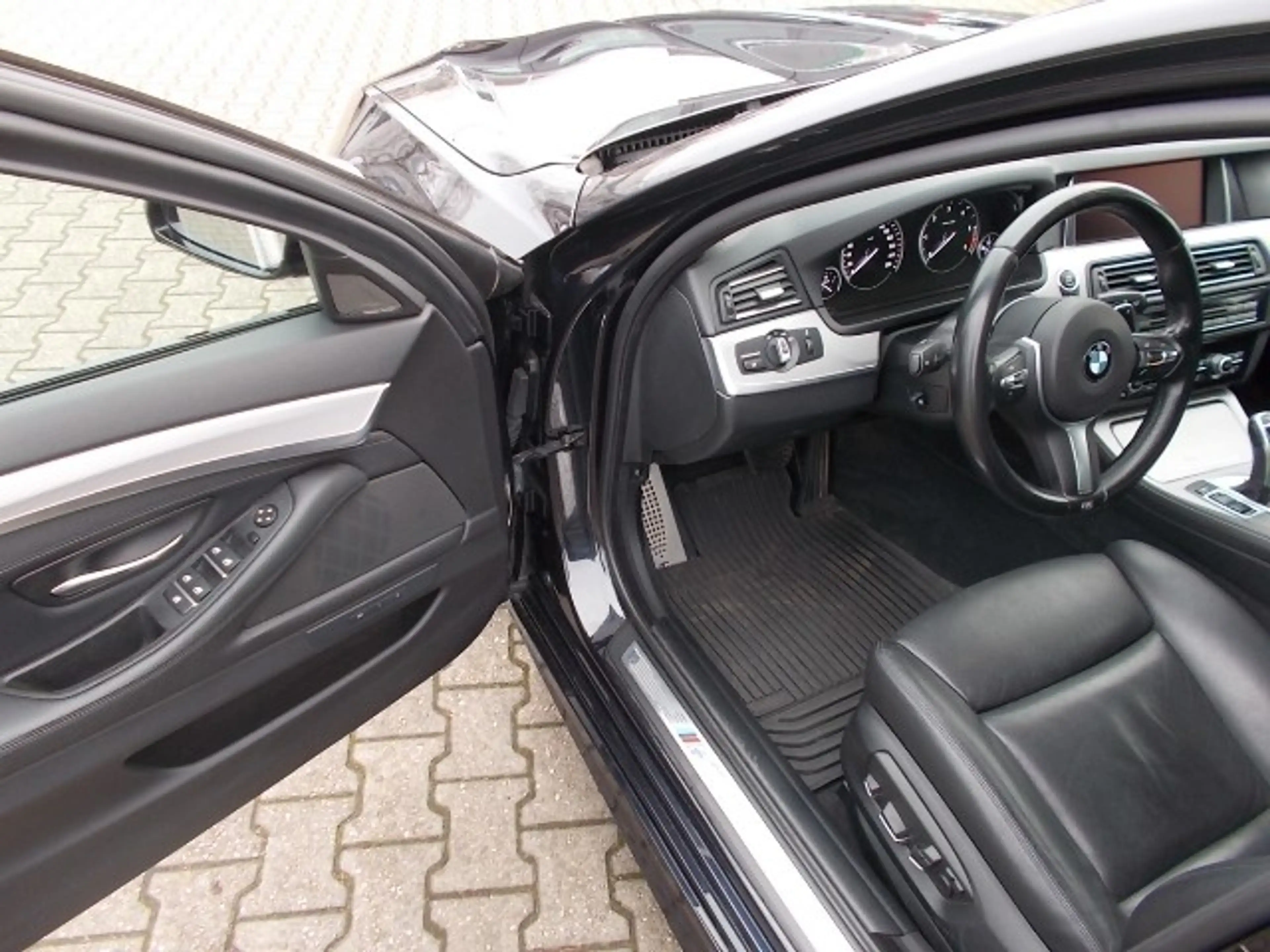 BMW M550 M550d x-Drive, Leder Navi Xenon Kardon — photo 14