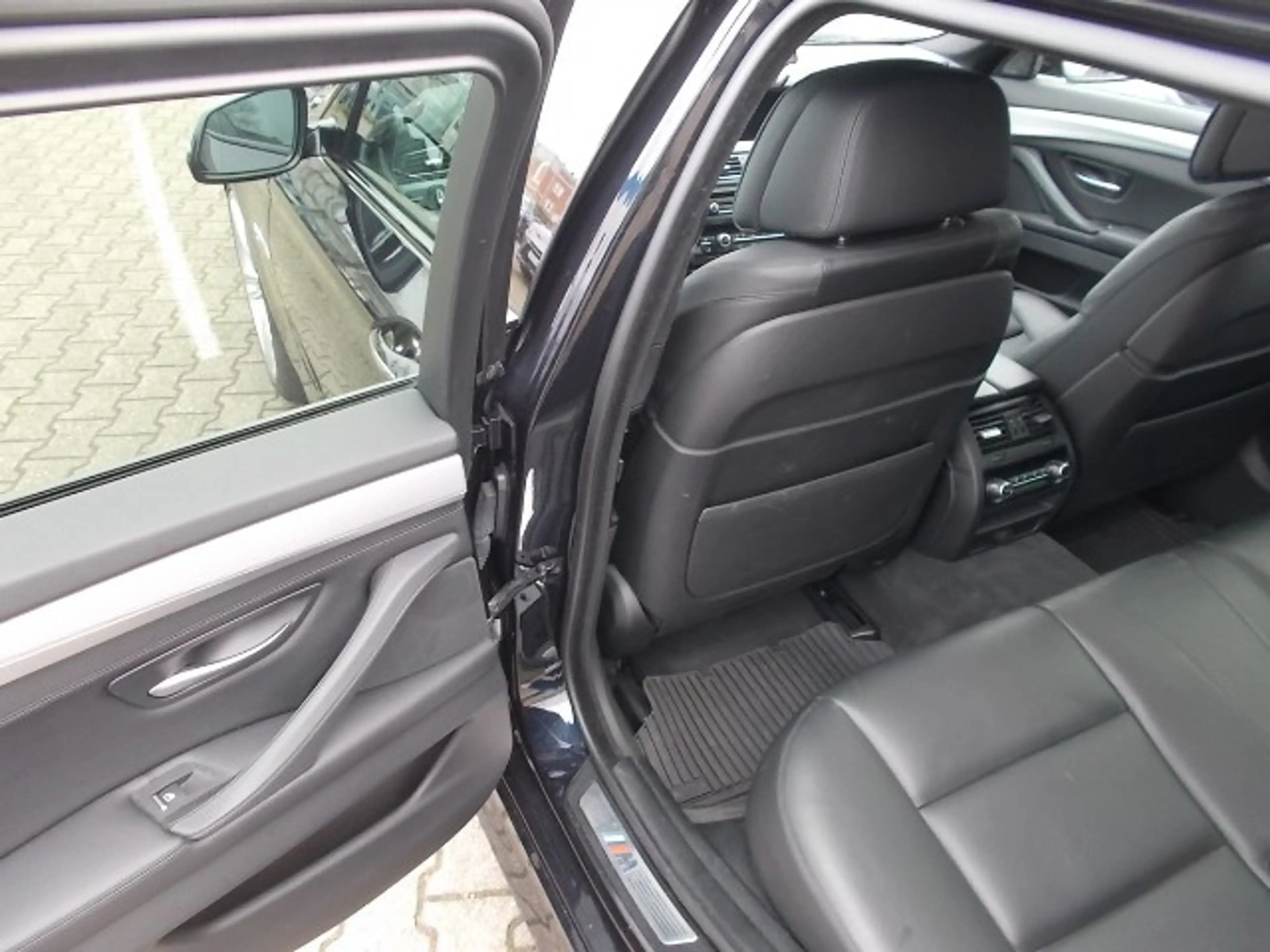 BMW M550 M550d x-Drive, Leder Navi Xenon Kardon — photo 13