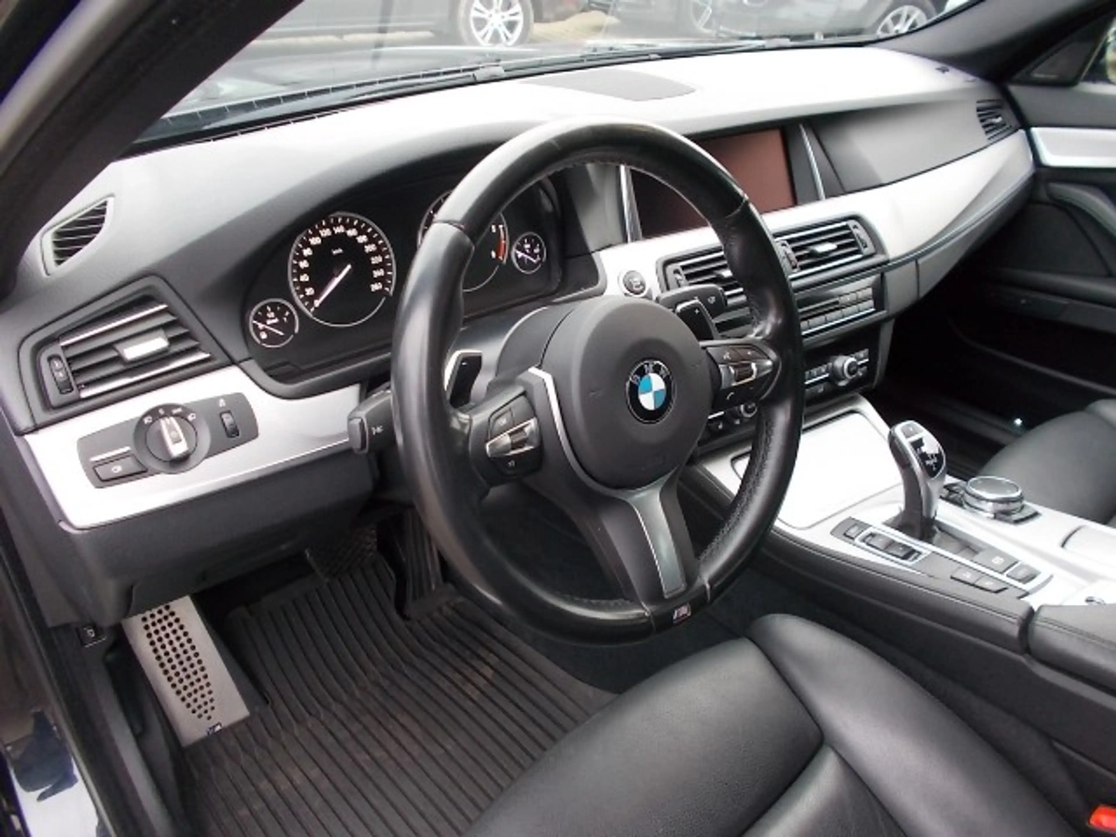 BMW M550 M550d x-Drive, Leder Navi Xenon Kardon — photo 15