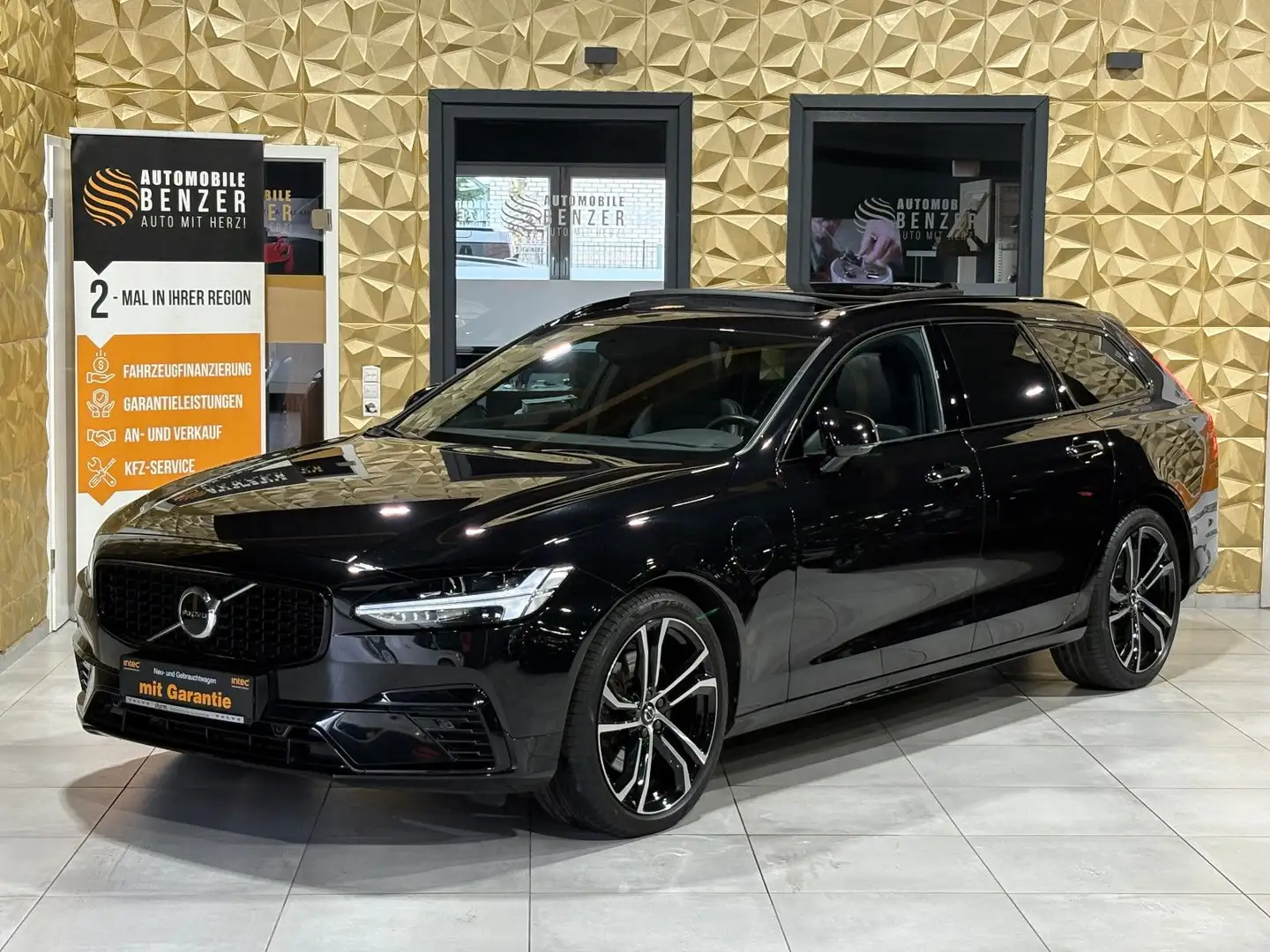 Volvo V90 Kombi R Design Recharge Plug-In Hybrid AWD/ Schwarz - 1