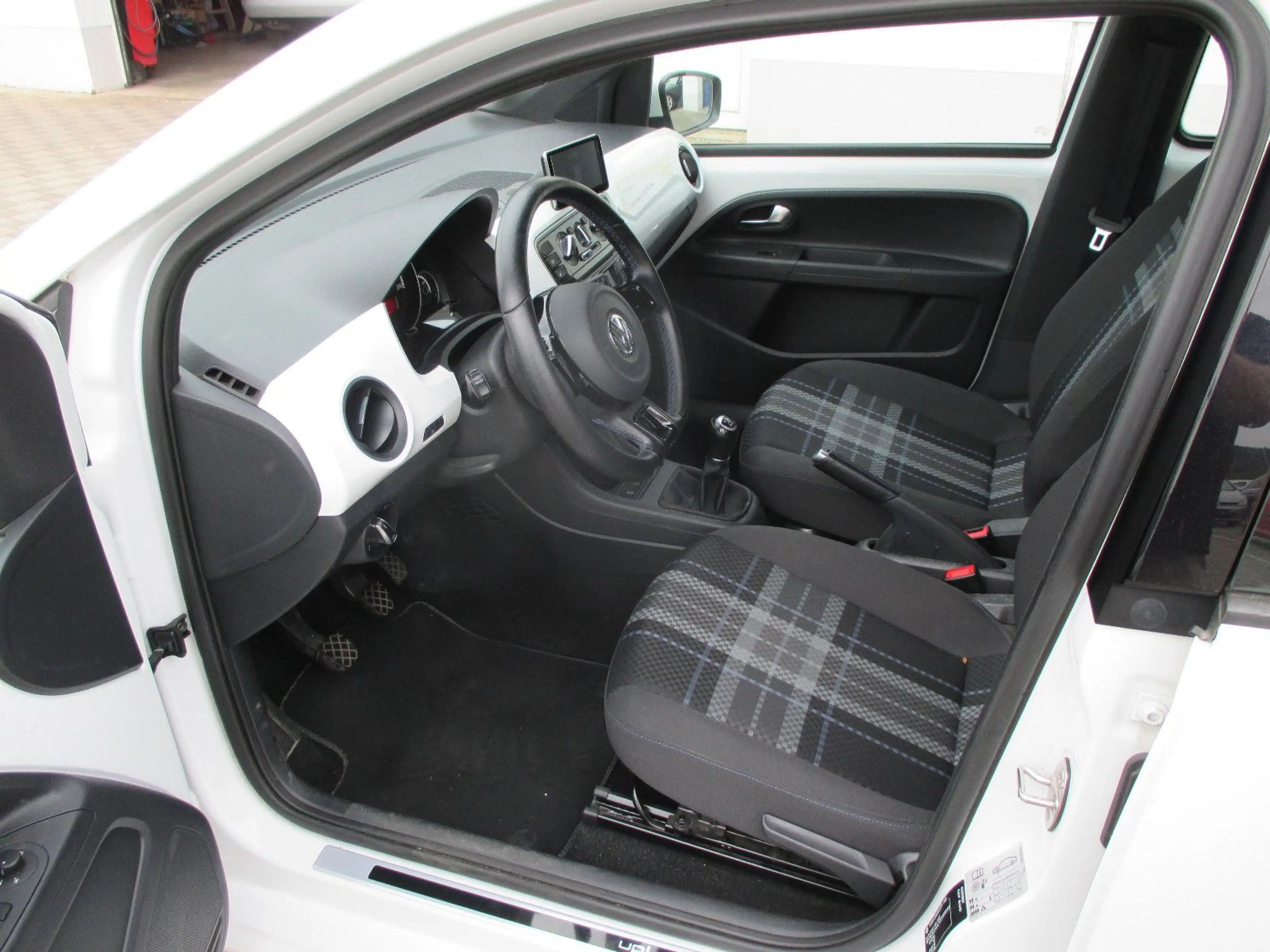 Volkswagen up! Navi — photo 4