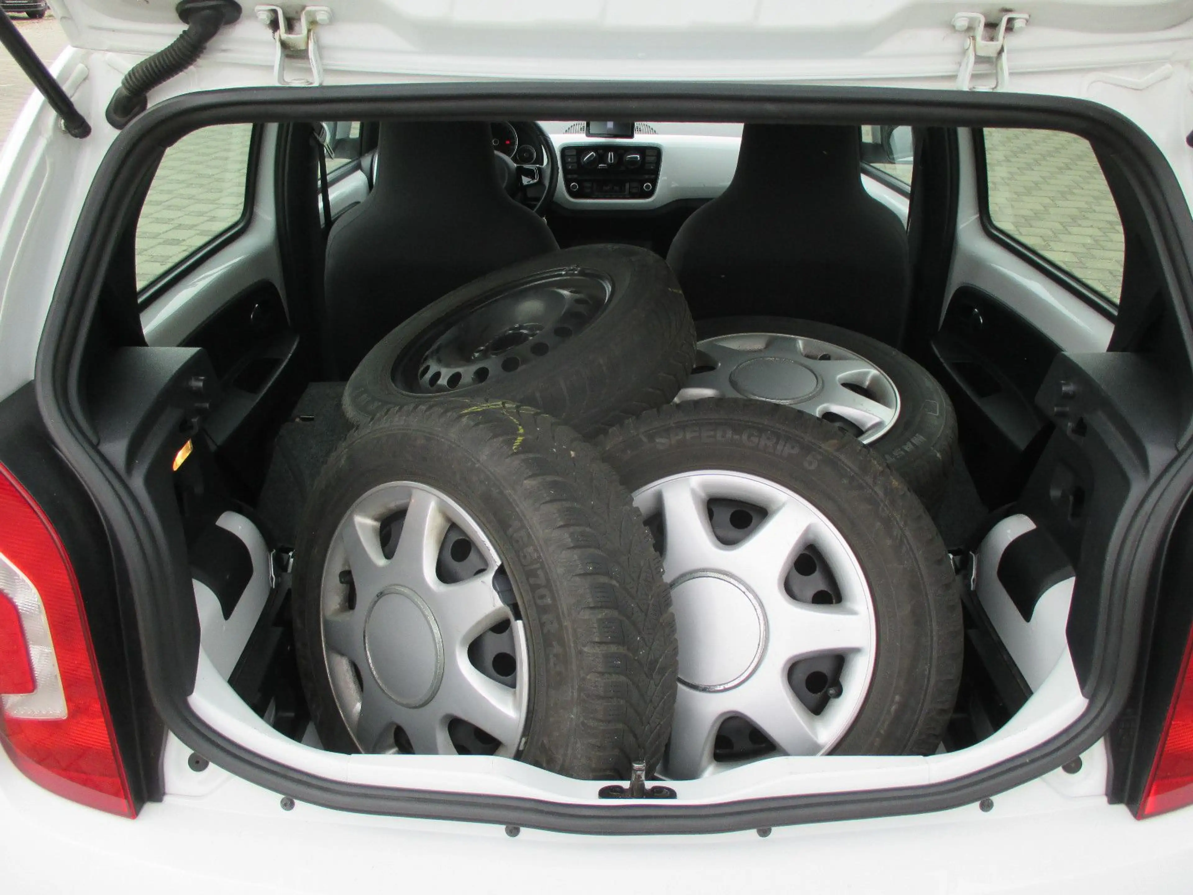 Volkswagen up! Navi — photo 9