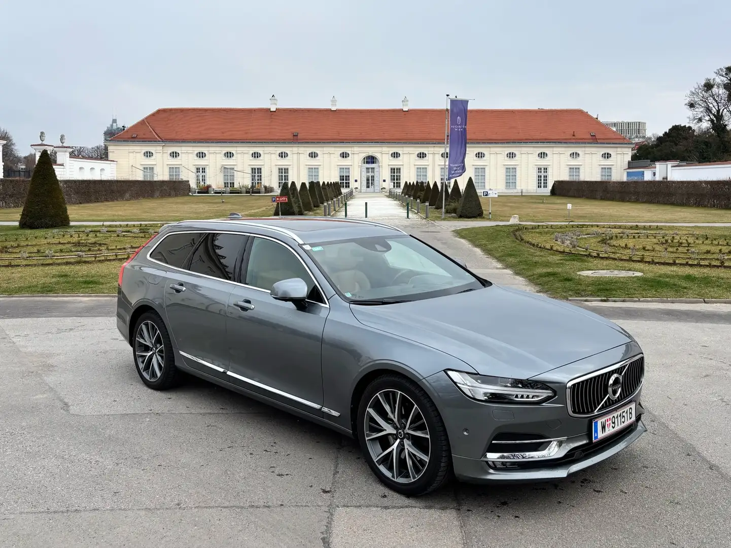 Volvo V90 D5 AWD Geartronic Inscription - 1