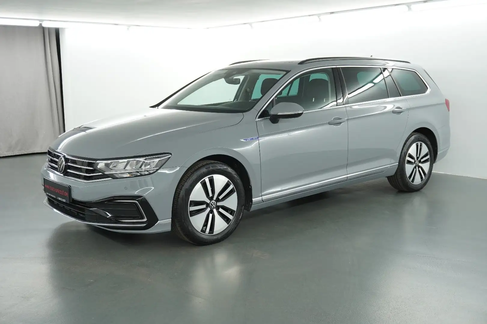 Volkswagen Passat GTE Kamera AHK LED Panorama ACC Grau - 1