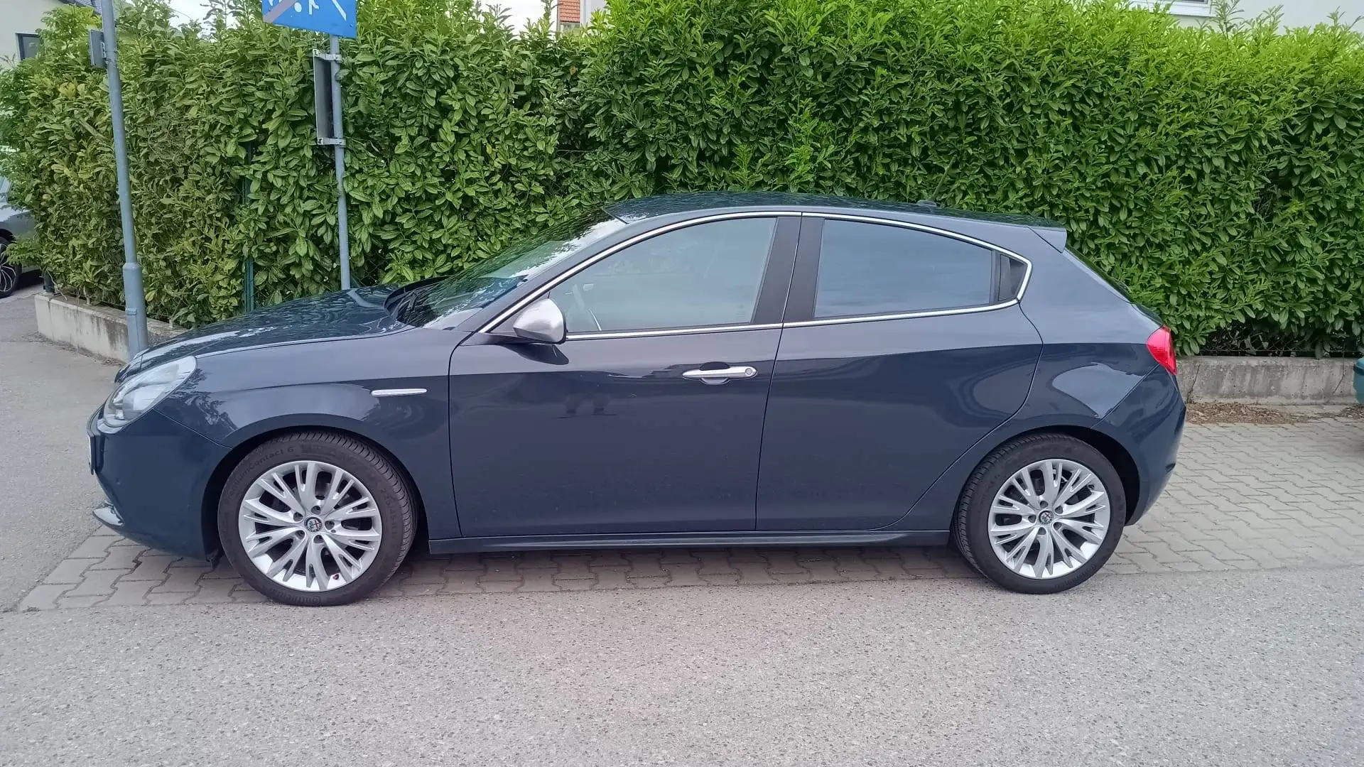 Alfa Romeo Giulietta Giulietta Super 1,6 JTDM-2 TCT Super(2016 - 2018) Schwarz - 1