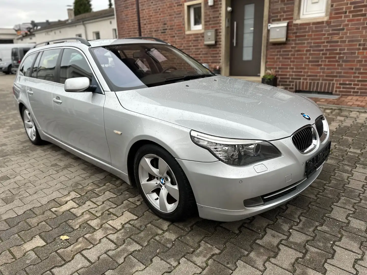 BMW 530 i*Navi*Panoramadach*TÜV NEU Silber - 1