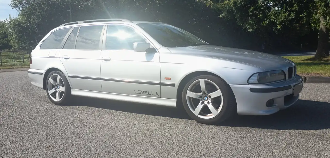 BMW 523i touring, foto 2