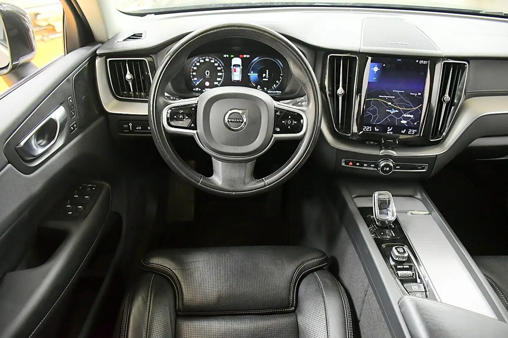 Volvo XC60 T8 Twin Engine PHEV Inscription_Leder_Pano_ Grau - 2