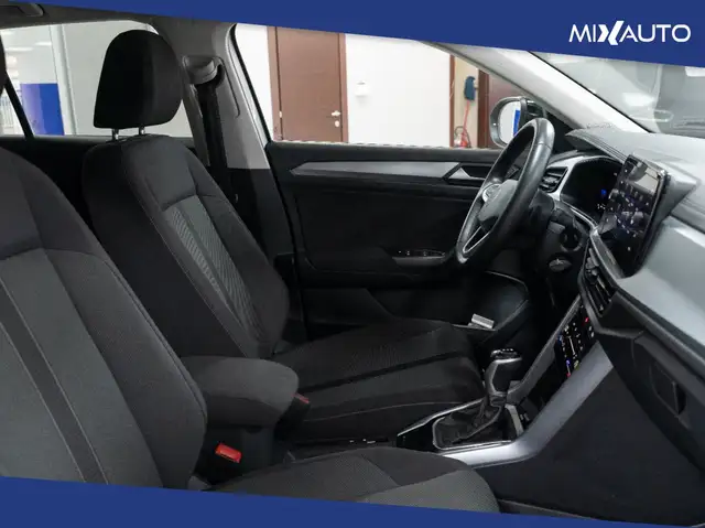 Volkswagen T-Roc view 14