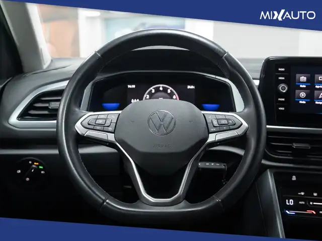 Volkswagen T-Roc view 12