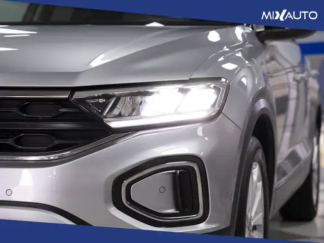 Volkswagen T-Roc view 10