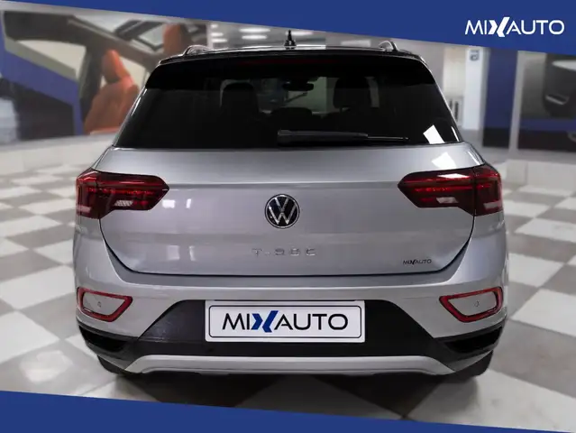 Volkswagen T-Roc view 4