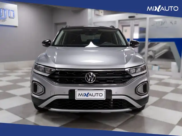 Volkswagen T-Roc view 2