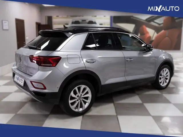 Volkswagen T-Roc view 5