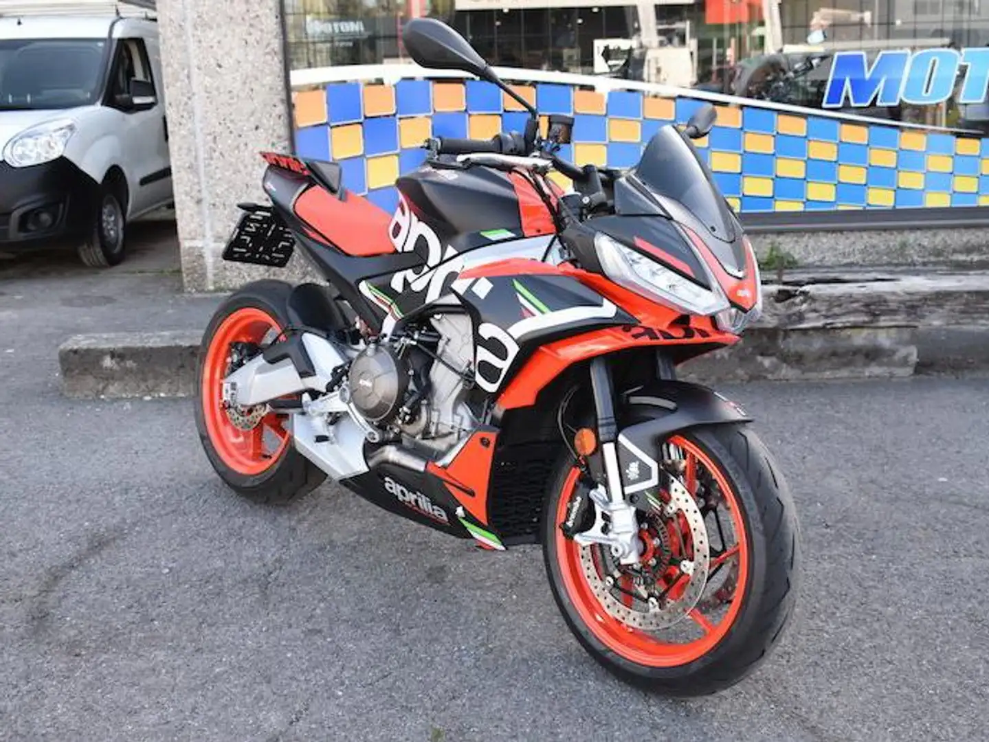 Aprilia Tuono 660 Roşu - 1