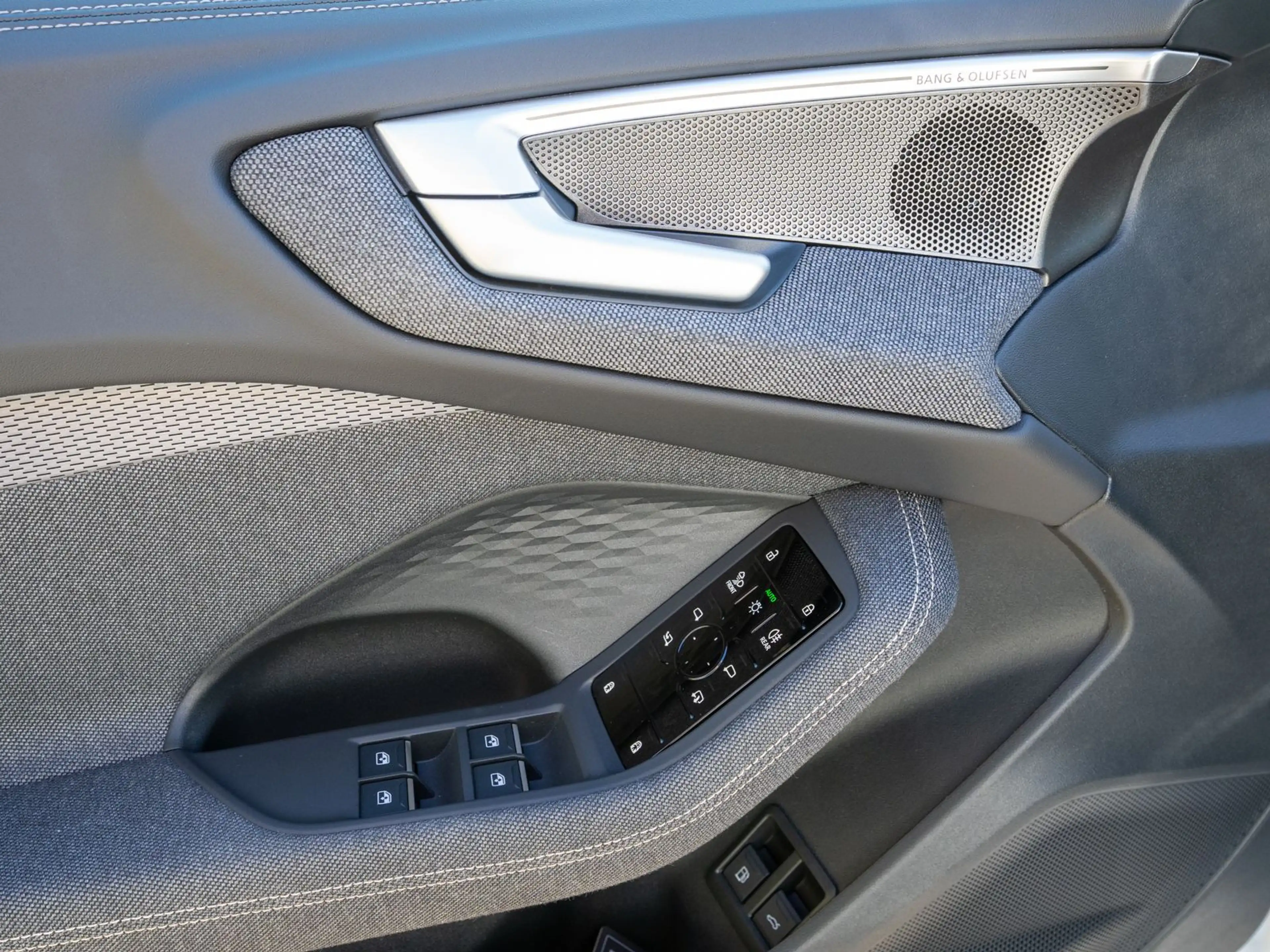 Audi A5 e-hybrid S line quattro NAVI B&O HUD VC — photo 11