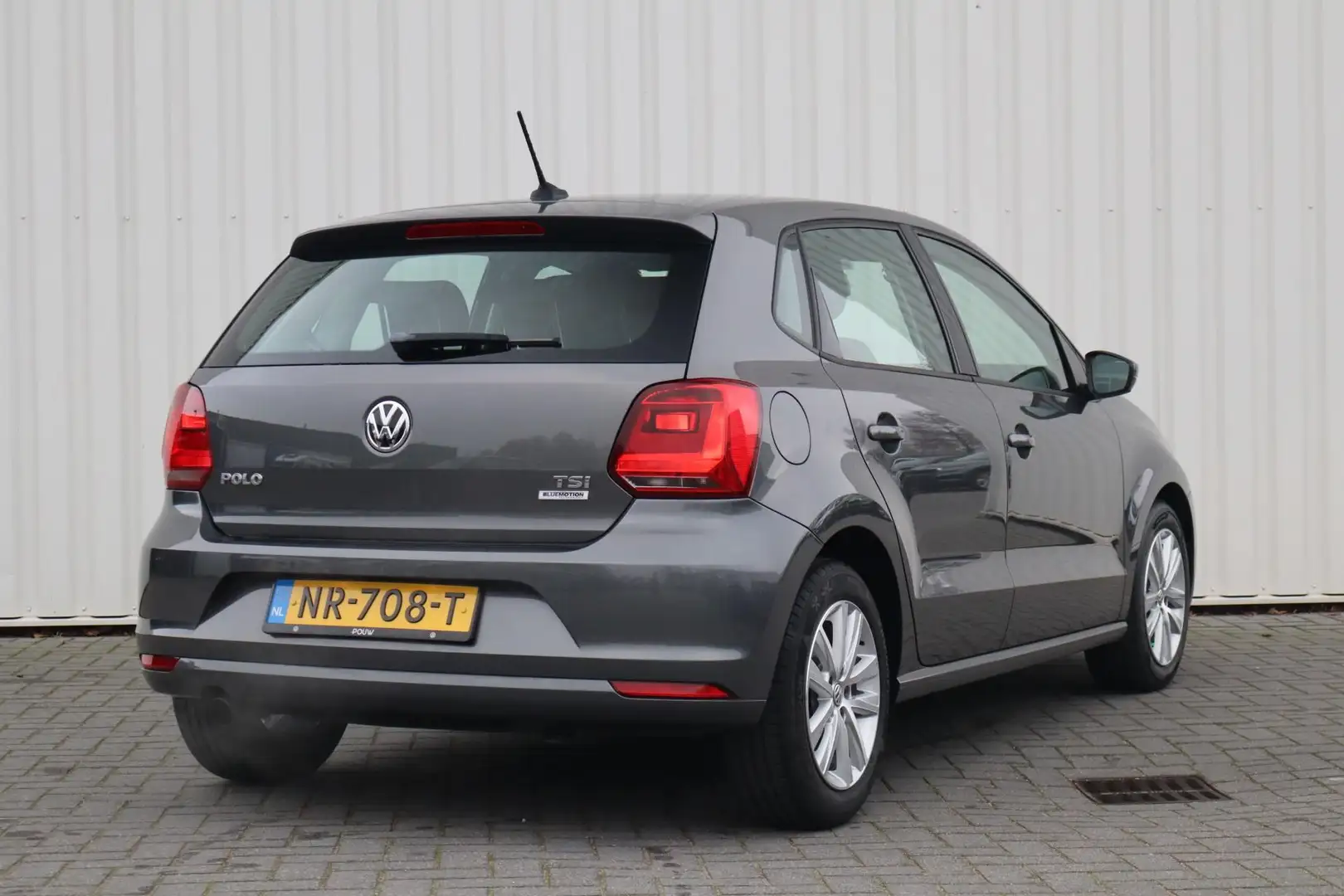 Volkswagen Polo 1.2 TSI 90pk Comfortline | Navigatie | 15" Velgen Grau - 2