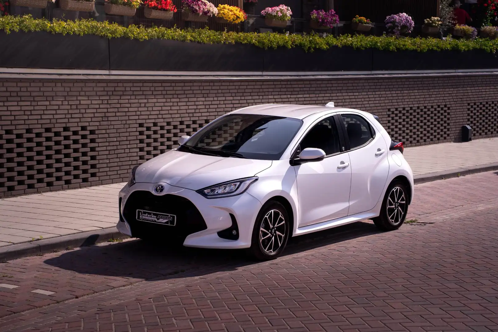 Toyota Yaris 1.5 Hybrid 115 Comfort Clima Adaptive cruise Camer Weiß - 2