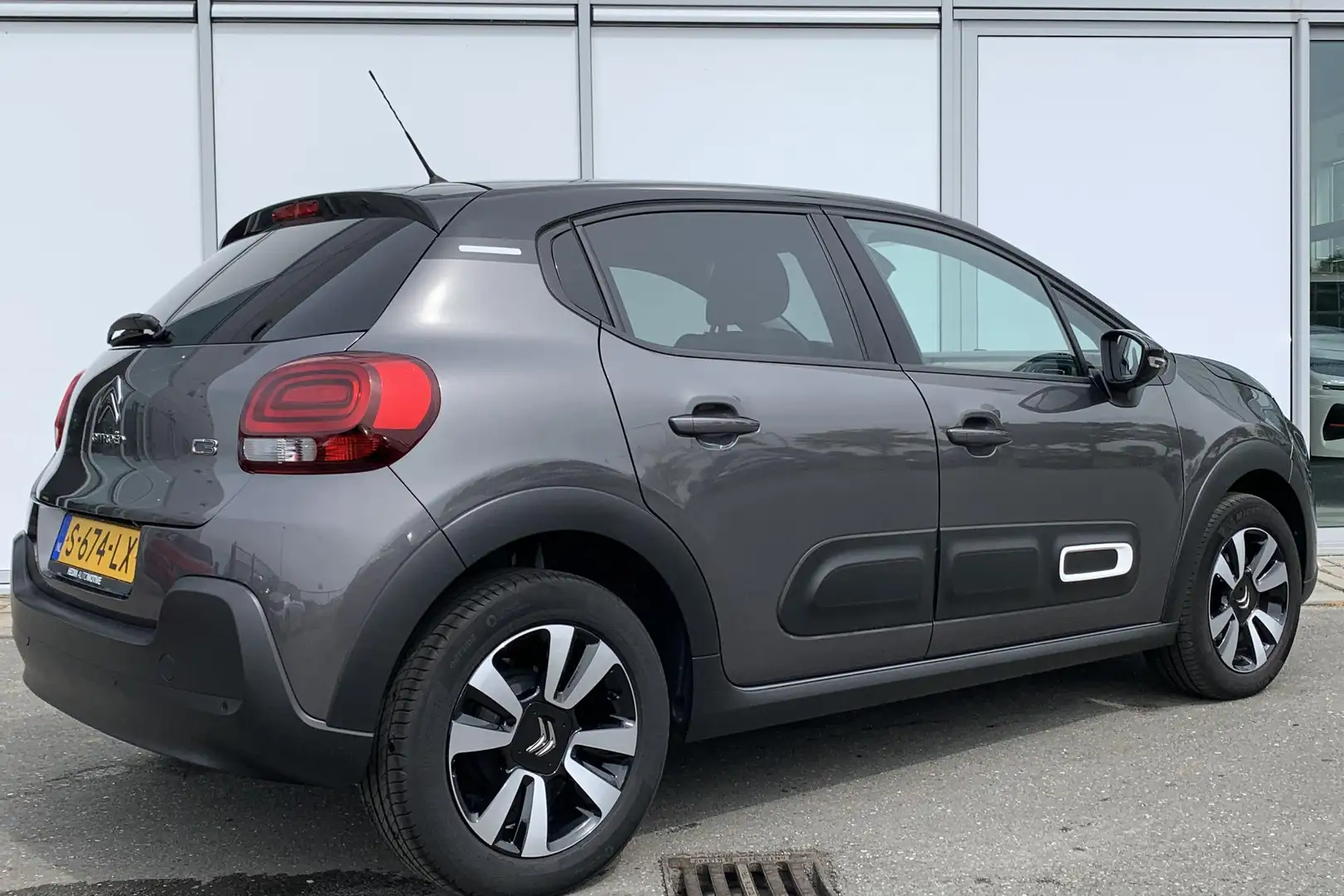 Citroen C3 82PK Feel Edition | Navigatie | Climate Control | Grijs - 2