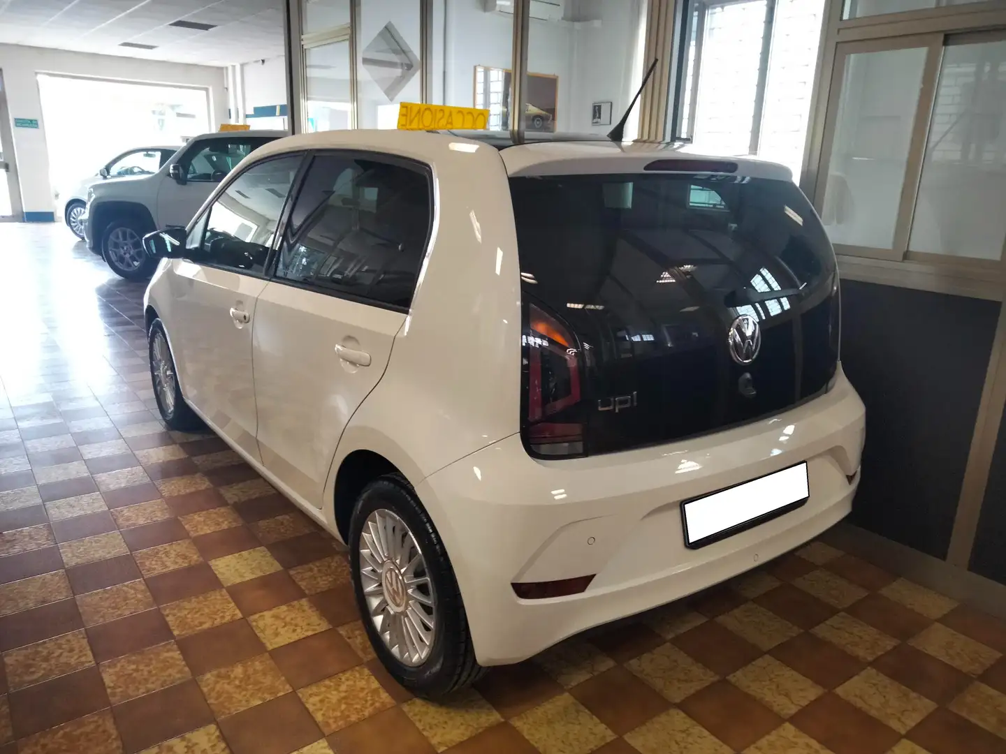 Volkswagen up! 5p 1.0 Club 60cv asg E6 Bianco - 2