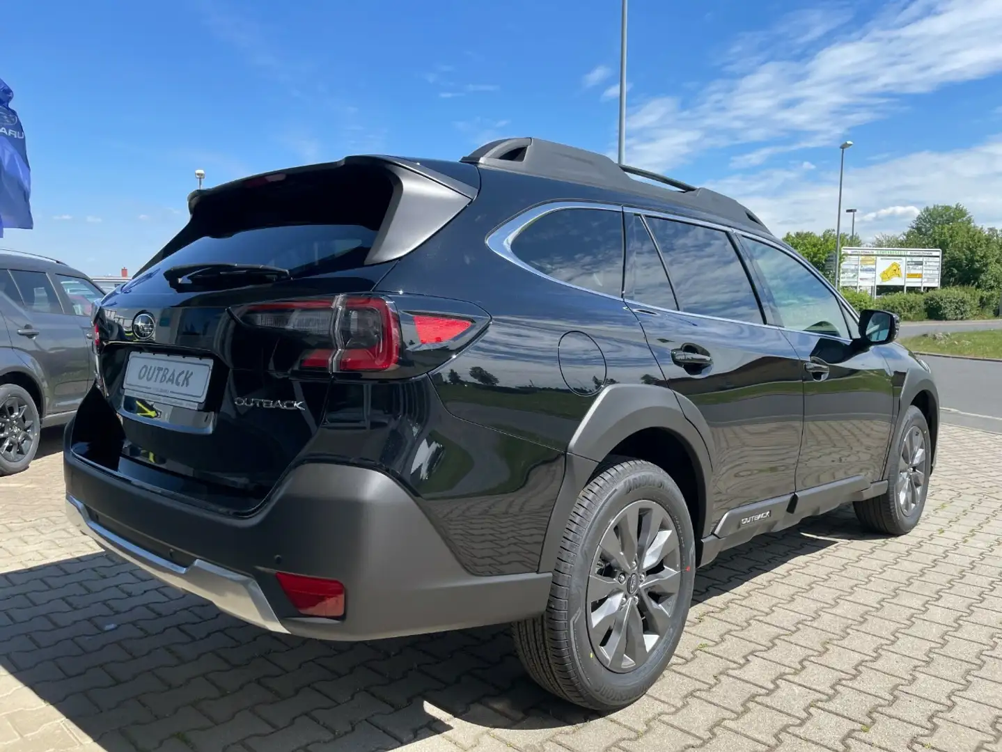 Subaru OUTBACK 2.5i Active*LED*DAB+*SHZ*NAVI Zwart - 2
