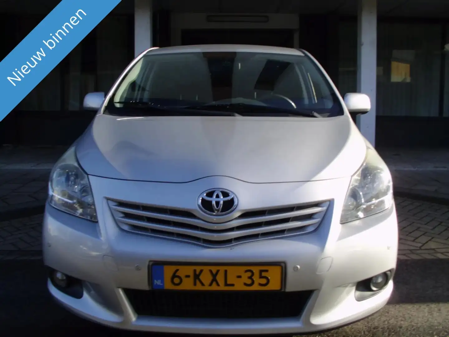 Toyota Verso TOYOTA 1.8 MET AIRCO NAVI 7 SET Grijs - 1