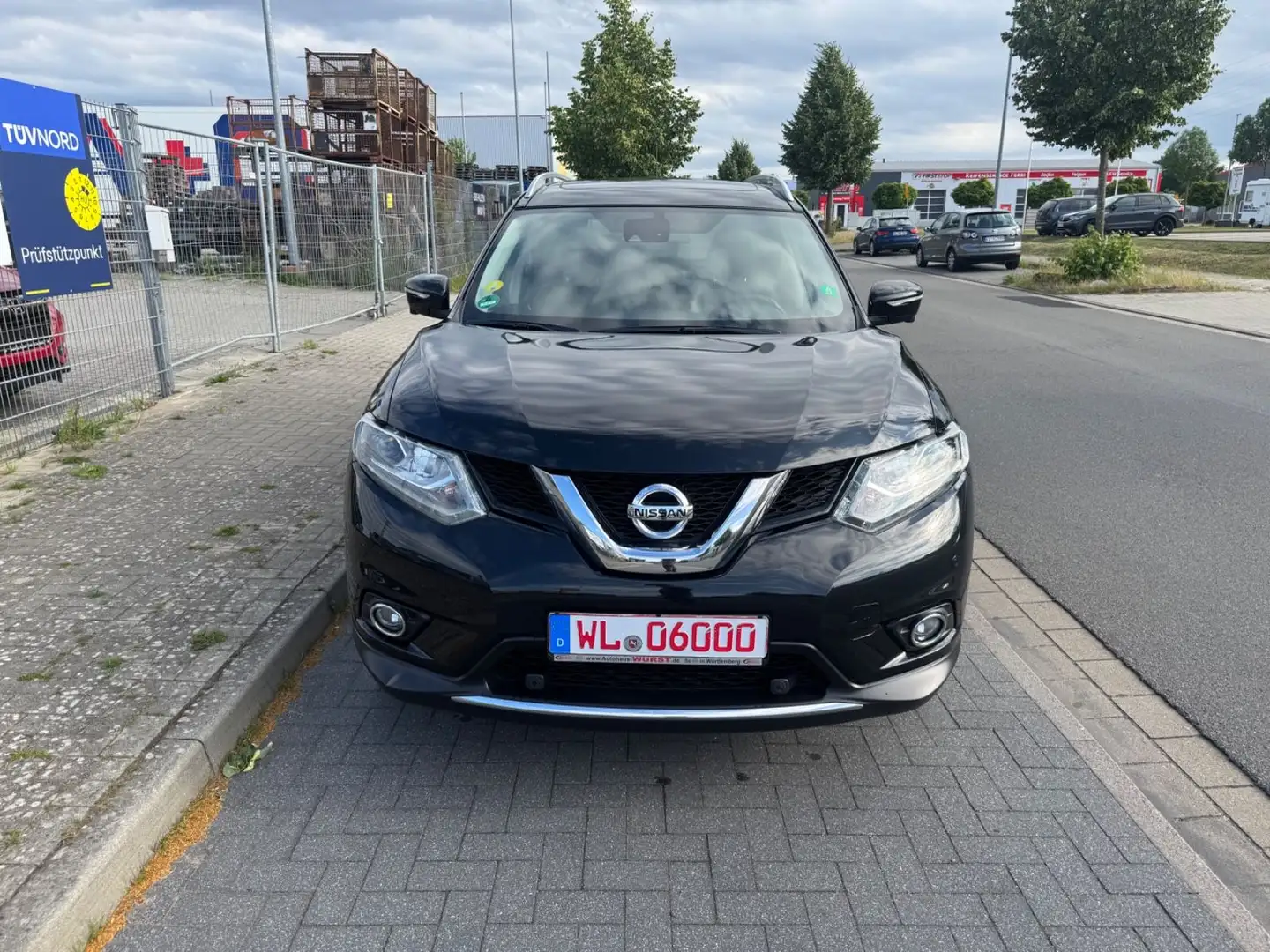 Nissan X-Trail Tekna 4x4 *1.Hand*EURO 6*Leder*Panorama* Noir - 2