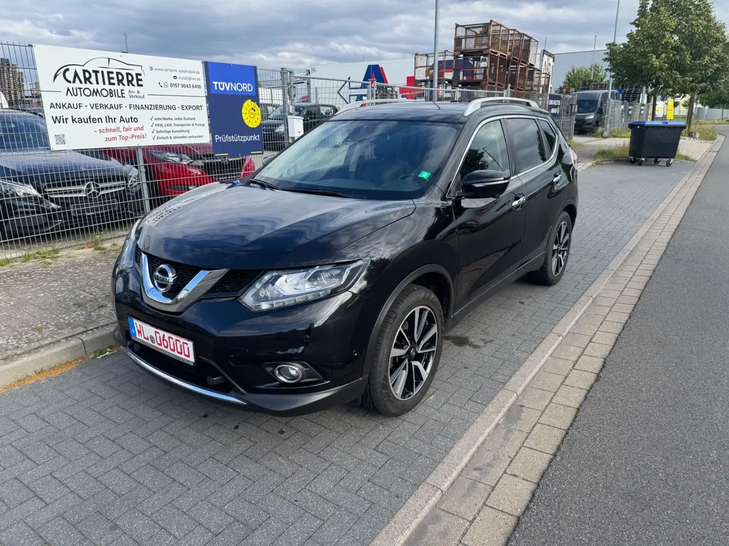 Nissan X-Trail Tekna 4x4 *1.Hand*EURO 6*Leder*Panorama* Noir - 1