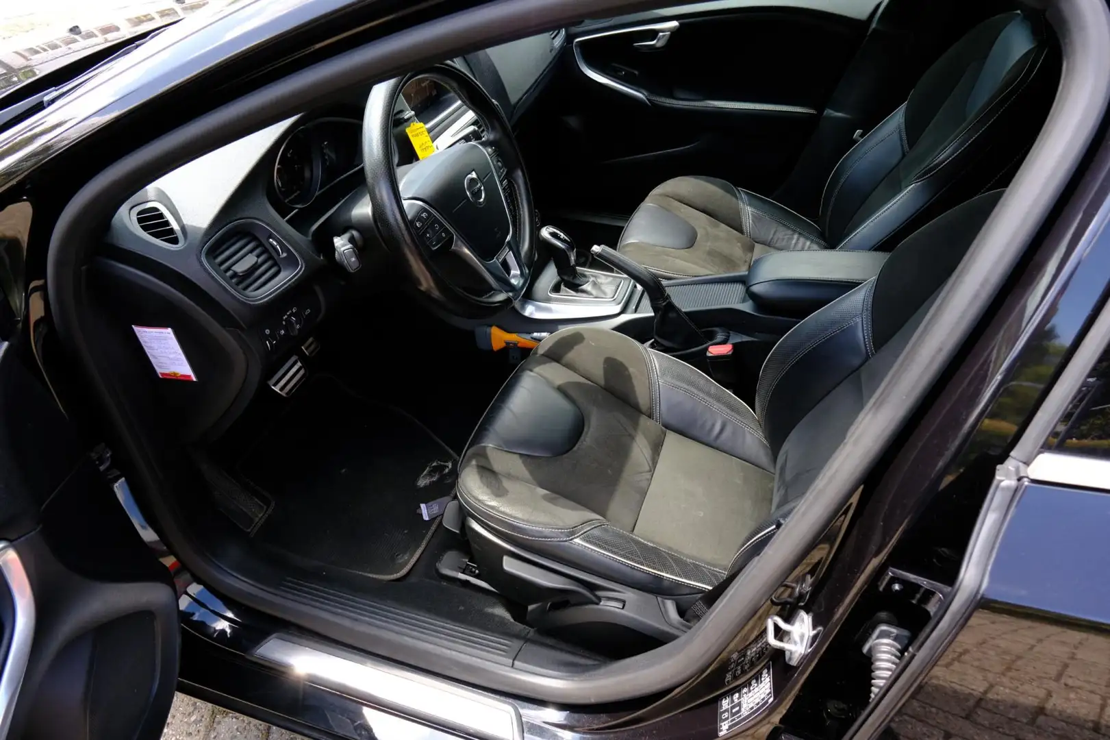 Volvo V40 2.0 T4 190pk Business Sport Aut. Navi|Clima|Leder- Zwart - 2