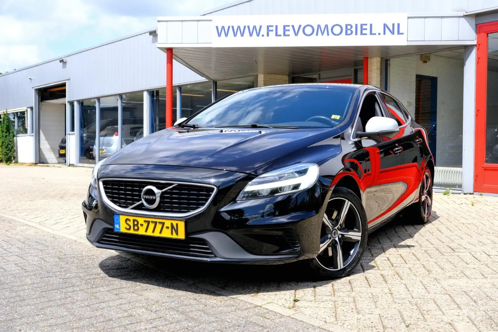 Volvo V40 2.0 T4 190pk Business Sport Aut. Navi|Clima|Leder- Zwart - 1