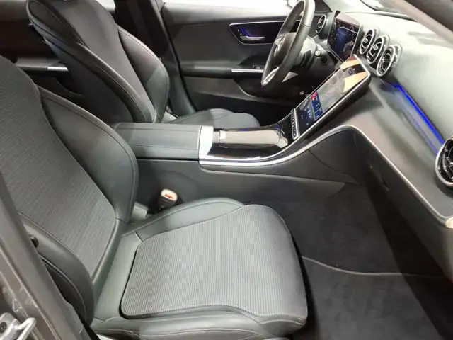 Mercedes-Benz C-Class view 8