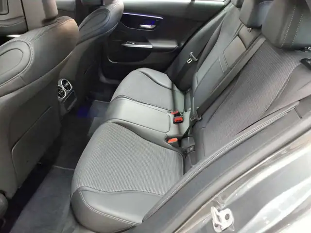 Mercedes-Benz C-Class view 13