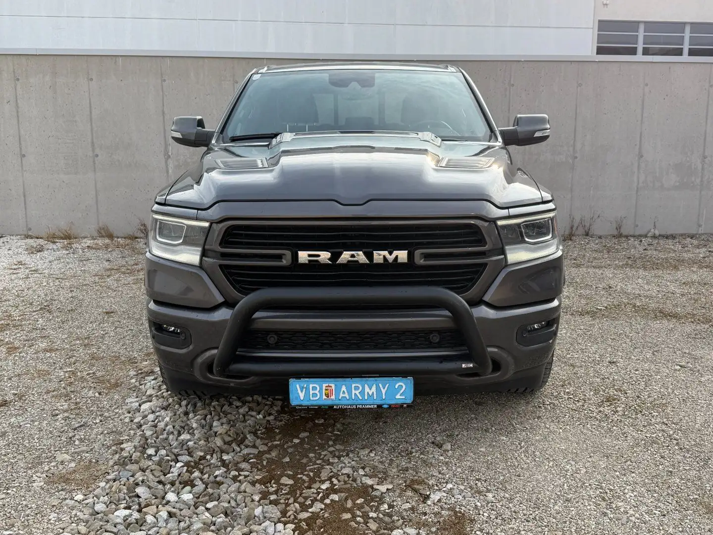 RAM 1500 Quad Cab Longbed Laramie Grau - 2